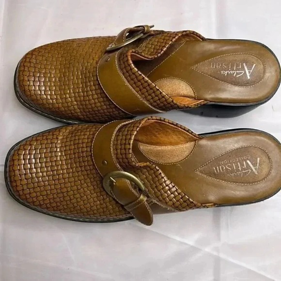 Clarks Shoes - Clarks leather tan clogs size 8m